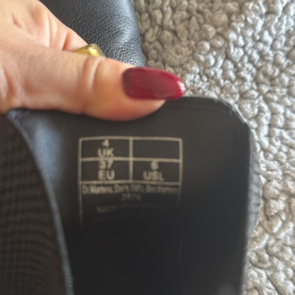 Dr. Martens Chelsea Boot - Picture 7 of 7